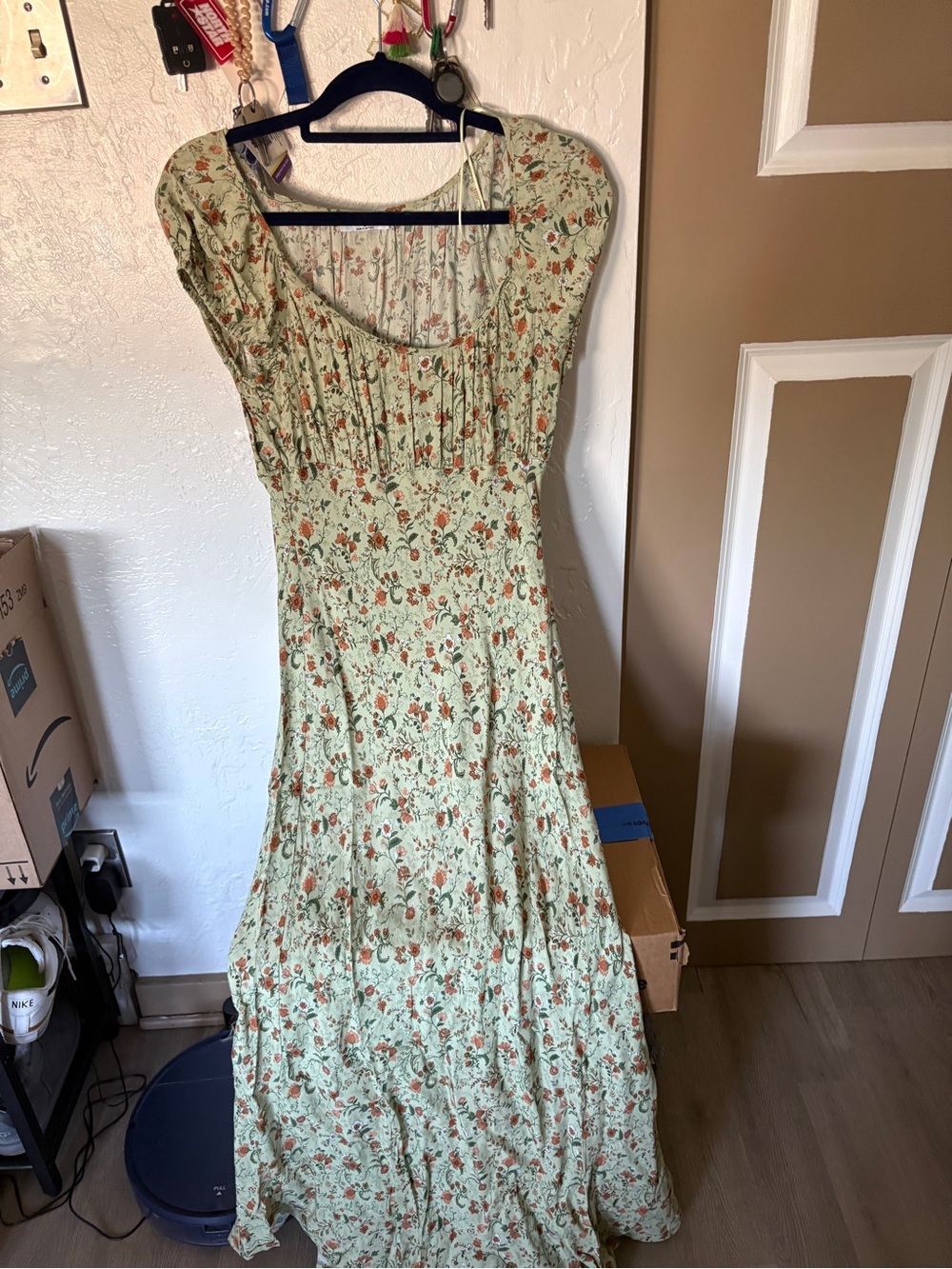 Floral Scoop-Neck Maxi Dress in Sage Green